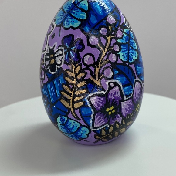 Handpainted Wooden Egg  Decor - Intricate Purple Flowers - Picture 5 of 5